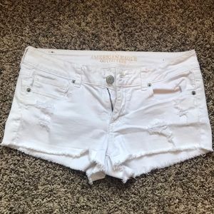 American Eagle white stretch shorts